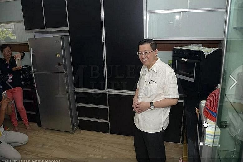 Mr Lim told about 30 newsmen gathered at his RM2.8 million (S$940,000) two-storey bungalow that the landowners had offered the land in early 2012 and denied vehemently allegations that he bought it at below market price last year.