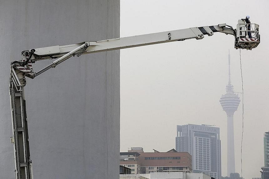 Hot and dry weather in Kuala Lumpur last Thursday, with temperatures hovering close to the 39 deg C mark.