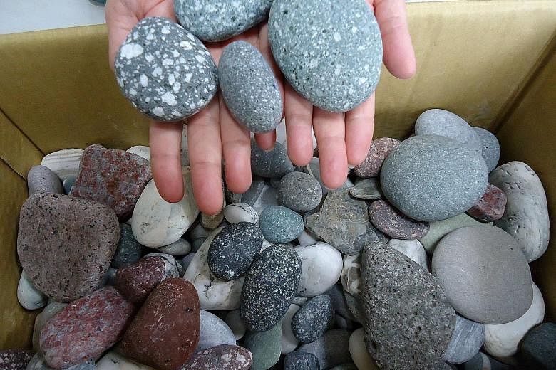 About 100kg of pebbles were seized from tourists at Taiwan's main airport over two months.