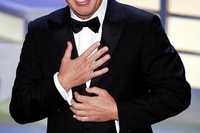 Garry Shandling hosting the 56th annual Primetime Emmy Awards in Los Angeles, California, in 2004.