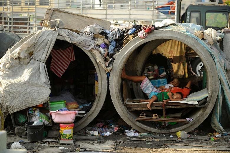 example of poverty in the philippines