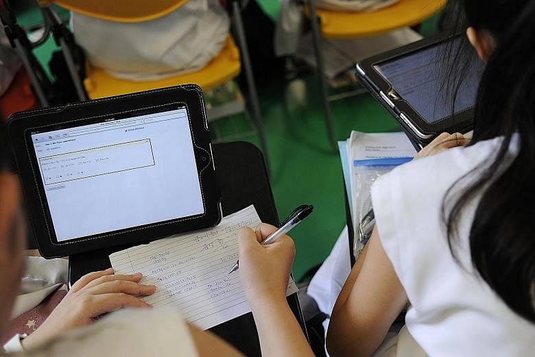 Students doing their schoolwork with the help of iPads. The use of computing devices in schools is increasingly common globally. But some educators in Australia, which in 2012 had the world's second-highest proportion of students using computers in s