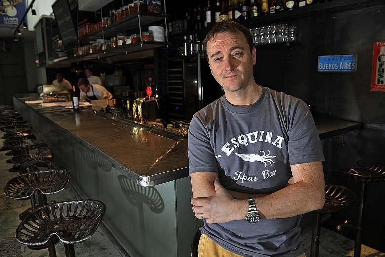 English chef Jason Atherton, who co-owned restaurants such as Esquina and Pollen, has pulled out of Singapore.