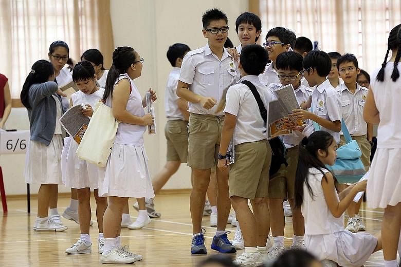 PSLE results day for Kong Hwa pupils in 2014. The current PSLE aggregate score will be replaced, and the new scoring system will have wider scoring bands, like the grading at O and A levels. Marks will also not be based on how pupils do relative to t