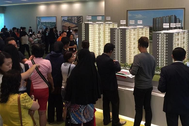 The best-selling EC project was Sim Lian Group's Wandervale in Choa Chu Kang, the first EC launched this year. It sold 292 of 534 units last month at a median price of $770 psf. 