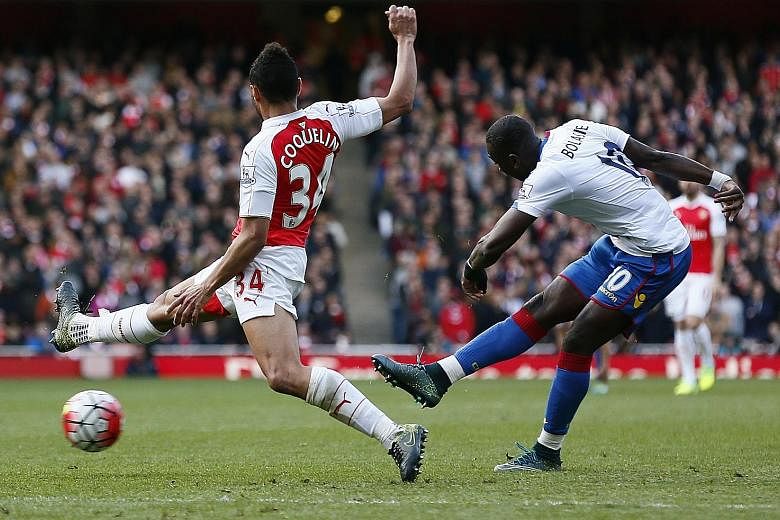 Crystal Palace's Yannick Bolasie (right) scoring the equalising goal against Arsenal in Sunday's match at the Emirates Stadium.