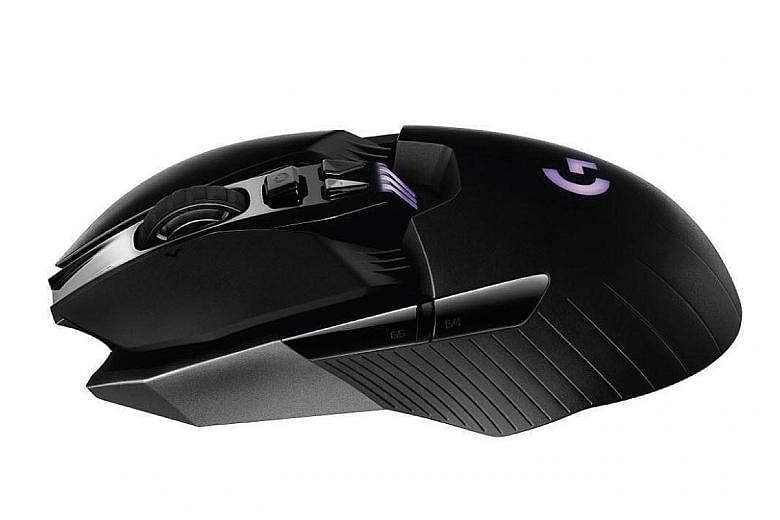 The Logitech G900 Chaos Spectrum is relatively light and easy to manipulate. It also has a decent battery life for a mouse with an internal battery.