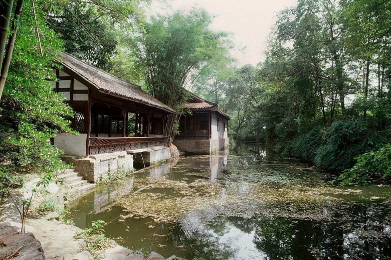 Du Fu Cottage, located in Qiang Village, Fuzhou, which the writer visited. The cottage of Tang dynasty poet Du Fu (above), in Chengdu, Sichuan province.