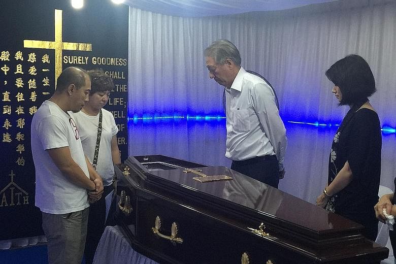 Deputy Prime Minister Teo Chee Hean and Pasir Ris-Punggol GRC MP Sun Xueling at the wake of Mr Lim Hang Chiang, who died on Monday after a lift accident. With them are Mr Lim's older son Eric and daughter Amerly.