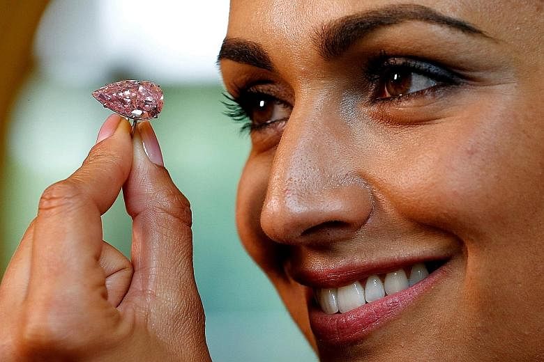 The Unique Pink, a 15.38-carat vivid pink diamond, the biggest of its kind to go on auction, was sold for a record US$31.56 million (S$43 million) by auction house Sotheby's on Tuesday in Geneva, Switzerland. The top bidder was a private individual f