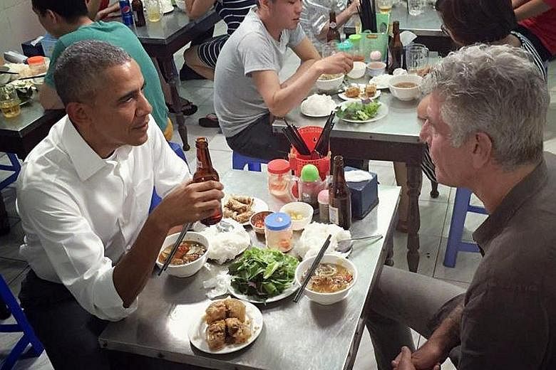 US President Barack Obama slipping away from his hectic Vietnam visit to sample "bun cha", or fatty pork noodle soup, at a Hanoi restaurant on Monday with chef Anthony Bourdain, who fronts a travel show about culinary gems around the world. Mr Bourda