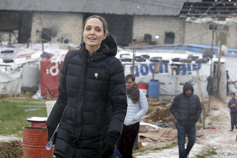Actress Angelina Jolie will be teaching a new master's course on women, peace and security at the London School of Economics and Political Science.