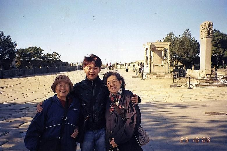 Yang Yin with Madam Chung Khin Chun (left) and Madam Chang Phie Chin in a photo taken in Beijing on Oct 23, 2008, when Yang acted as a private tour guide to the two women on a China trip.