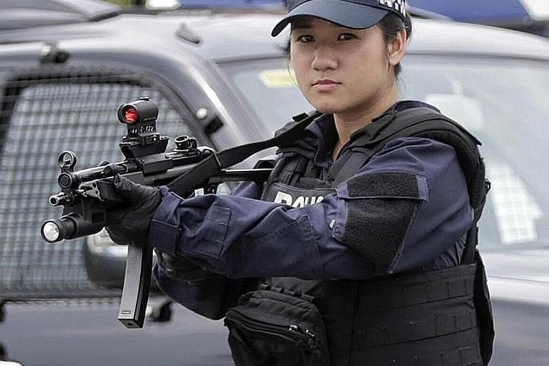 As an Emergency Response Team member, Insp Lee is equipped with a HK-MP 5 submachine gun and focuses on containing threats on the ground quickly while minimalising casualties.