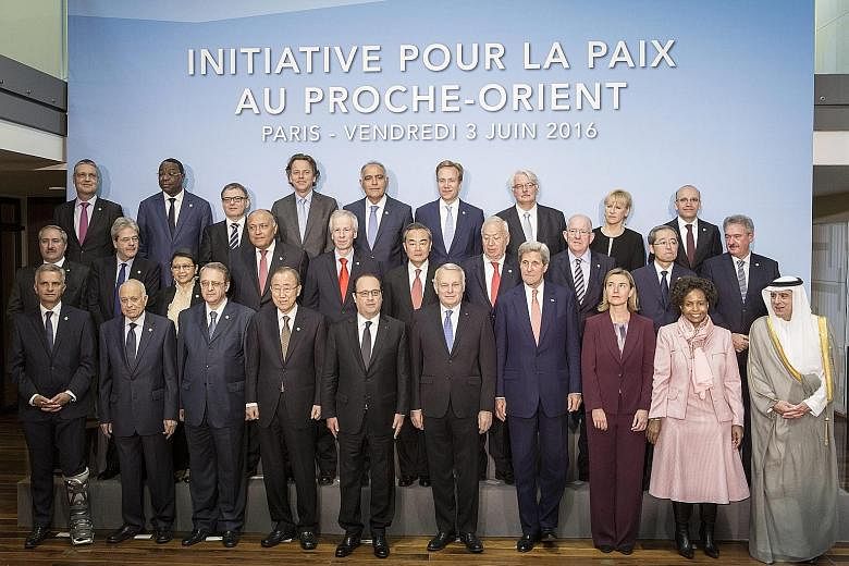 French President Hollande (front row, fifth from left) with ministers and leaders from about 30 countries and organisations before a meeting to revive the Israeli-Palestinian peace process.