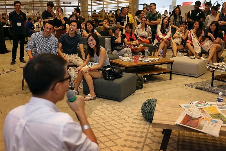 The audience having a good laugh as executive photojournalist Alphonsus Chern gives them a behind-the-scenes look at what he and his colleagues go through to get their exclusives. Food critic Wong Ah Yoke taking the questions in stride as deputy mana