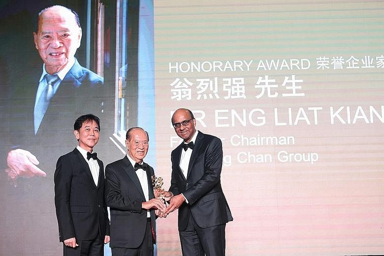 BreadTalk chairman George Quek (left) and DPM Tharman (right) with Mr Eng Liat Kiang, founder chairman of trading firm Sin Heng Chan, who received the Honorary Award at the inaugural Teochew Entrepreneur Award last night.