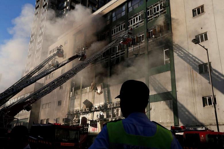 Huge Hong Kong blaze claims the life of second fireman | The Straits Times