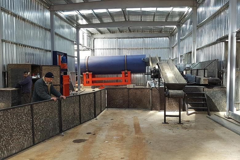 This sorting and waste management plant run by Cedar Environmental is specially designed and equipped to produce "ecoboards" from inert waste.
