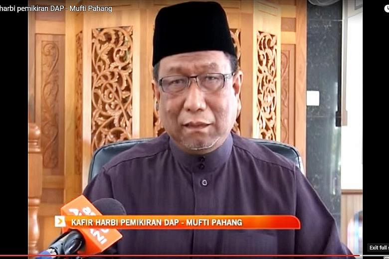 Mufti Abdul Rahman Osman says the Chinese-based Democratic Action Party is "kafir harbi", or non-Muslims who have waged war against Islam and for whom the death penalty is justified.