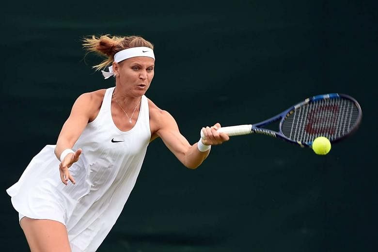 imponer Mujer hermosa Modernización Nike 'nightie' causes a stir at Wimbledon: How tennis stars try to 'tame'  the dress | The Straits Times