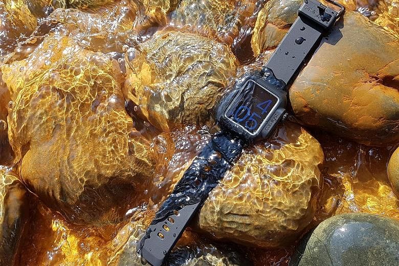 The ruggedness of the Catalyst is tested by being placed under running water for half an hour. The Catalyst Apple Watch Case comprises three parts. It has a hardshell case front, a silicone wrap and a hardshell case back with rubber straps.