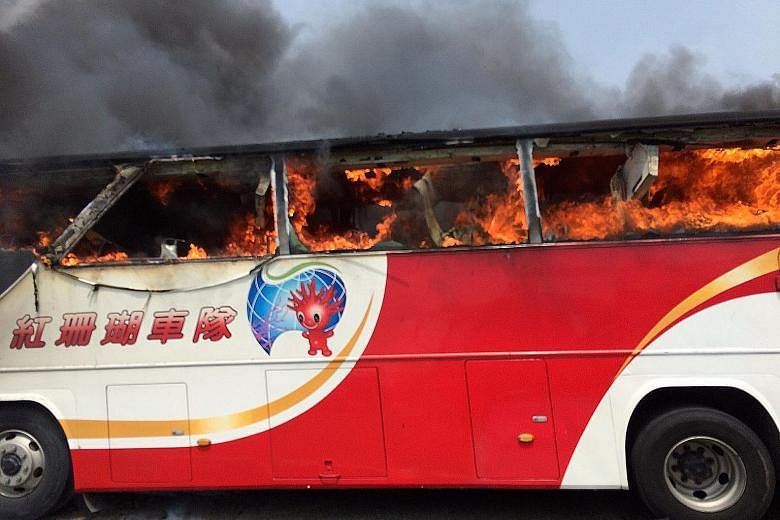 The bus, which was carrying tourists from mainland China, caught fire and crashed on its way to Taoyuan airport yesterday.