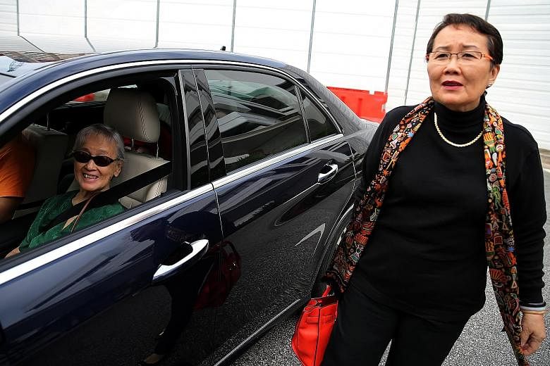 Madam Chung Khin Chun (left) and her niece Hedy Mok arriving at the State Courts yesterday. Madam Mok had sued Yang in 2014, claiming that he had unduly influenced her aunt, who was diagnosed with dementia that year.