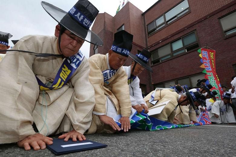 Scholars who are also Seongju residents taking part in a protest in Seoul against the missile system. The residents fear the strong electromagnetic waves from the system's radar carry health and environmental risks. 
