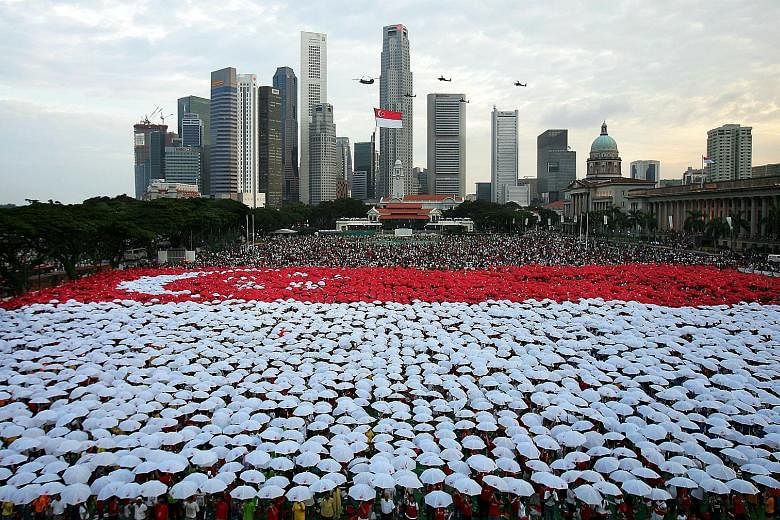 About 8,700 union members and their families unfurled their umbrellas to form the largest human Singapore flag – measuring 120m by 80m – as part of the 2007 National Day festivities at the Padang.