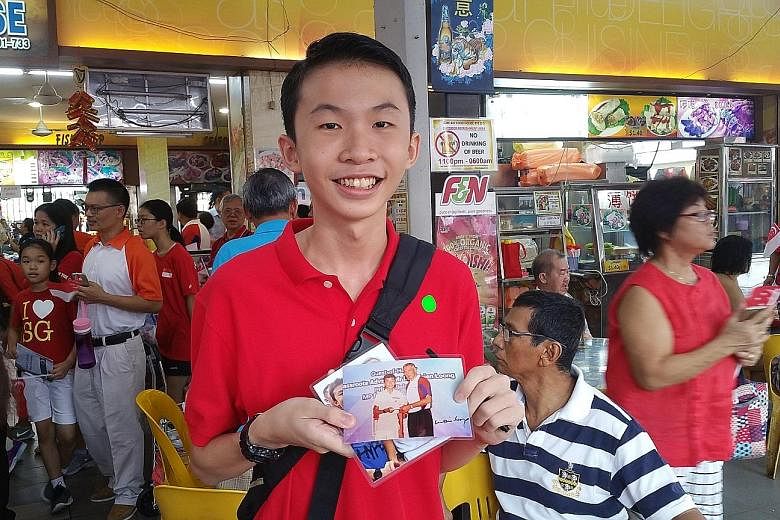 Mayflower Secondary School student Goh An Soon made the most of yesterday's community walk by getting PM Lee to sign a photograph he had taken with him two years ago.