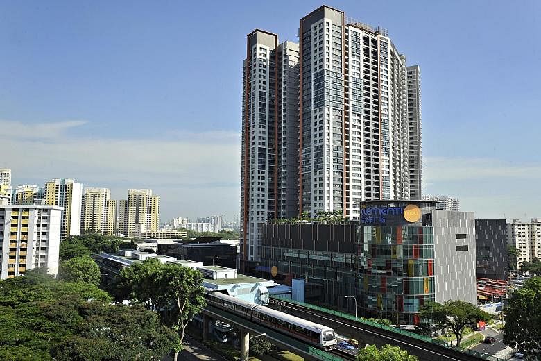 Resale prices for HDB flats rarely reach $1 million. The record- setting flat in Clementi Avenue 3 belongs to a unique development: Clementi Towers (left), the first HDB project to be integrated with both a shopping mall and a bus interchange.