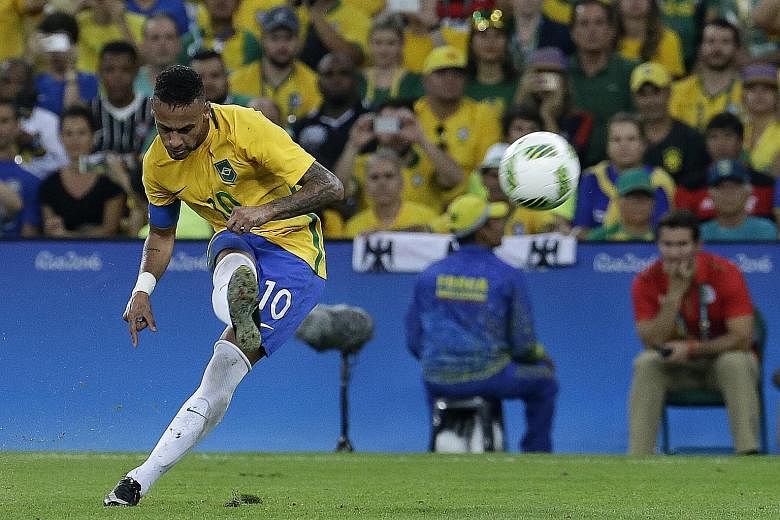 Neymar opened the scoring with this free kick.