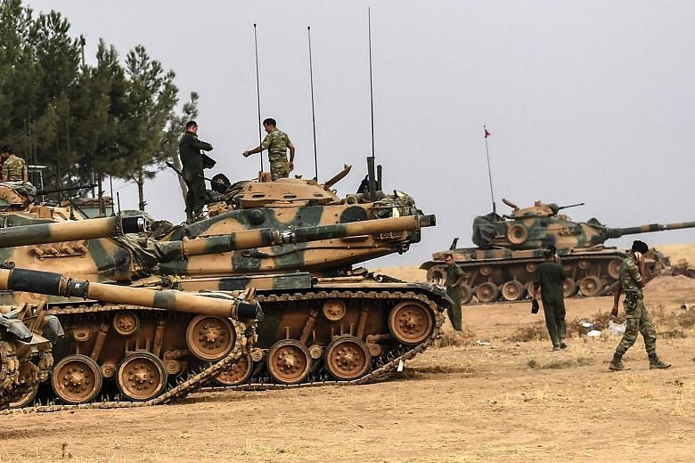 10 more Turkish tanks head across the border into Syria | The Straits Times