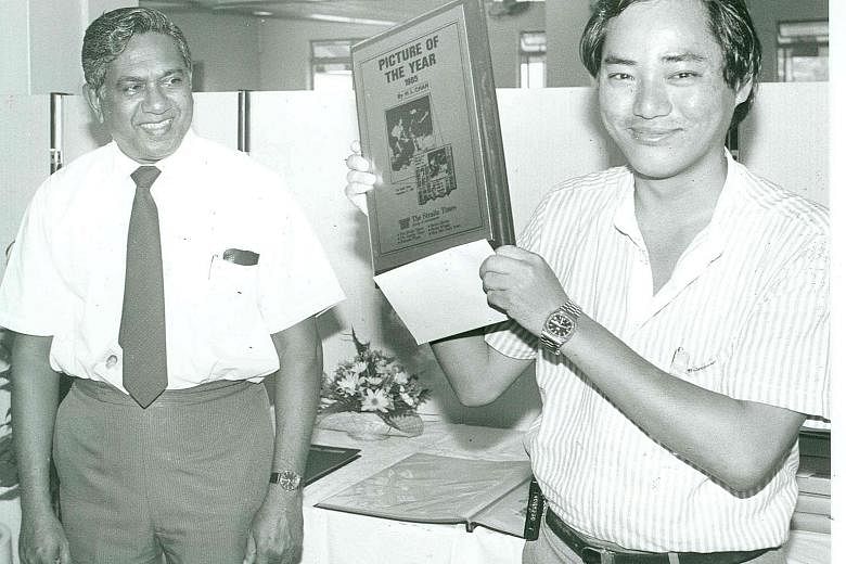 Mr Nathan, then executive chairman of The Straits Times Press, with photographer H.L. Chan, who won the Straits Times Picture of the Year in 1985.