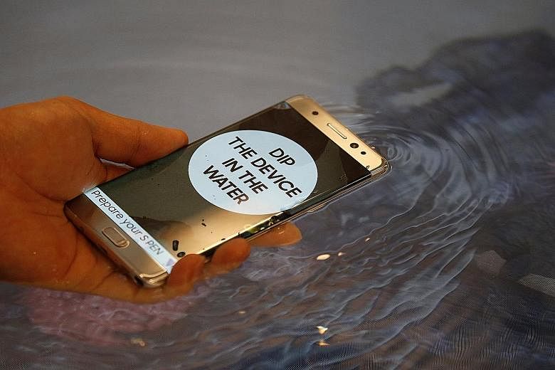 A demonstration of the waterproof feature of the Galaxy Note7 during its launch in Seoul on Aug 11. Shipments of the smartphone have been delayed for quality control testing, and shipments to South Korea's top three mobile carriers have been halted, 