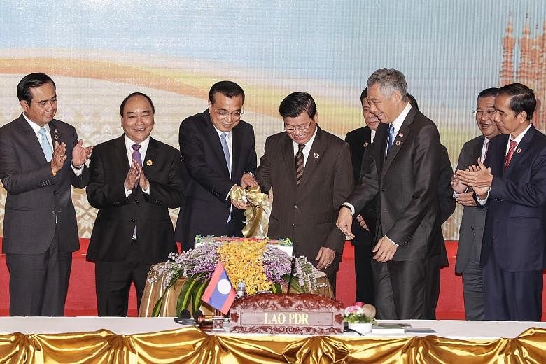 (From left) Thai Prime Minister Prayut Chan-o-cha, Vietnam's PM Nguyen Xuan Phuc, China's Premier Li Keqiang, Laos PM Thongloun Sisoulith, Philippine President Rodrigo Duterte, Singapore's PM Lee Hsien Loong, Brunei's Sultan Hassanal Bolkiah (behind 