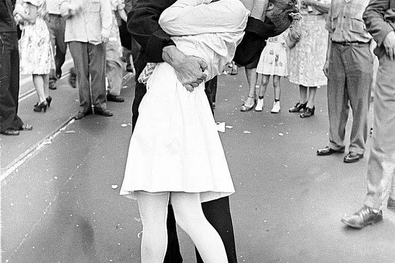 This is an outtake of the famous photograph of an American sailor kissing a nurse in Times Square in August 1945.