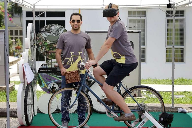Researchers Mohsen Nazemi (left) and Jonas Kupferschmid will get feedback from Bike to the Future participants. 