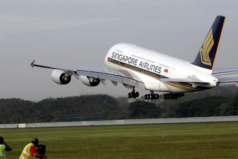 Singapore Airlines' first Airbus A380 superjumbo taking off for its first commercial flight on Oct 25, 2007. 