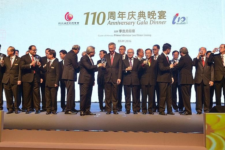 PM Lee and SCCCI president Thomas Chua joining the toast at the SCCCI 110th anniversary gala dinner last night.