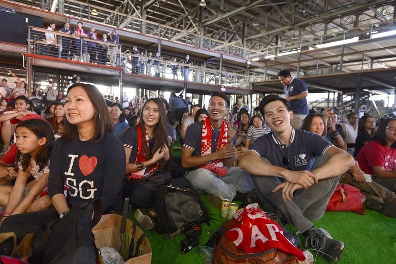 The crowd being entertained during this year's Singapore Day concert in San Francisco. But they saved their loudest cheers for Deputy Prime Minister Teo Chee Hean as he conveyed the country's best wishes to her sons and daughters living abroad. 