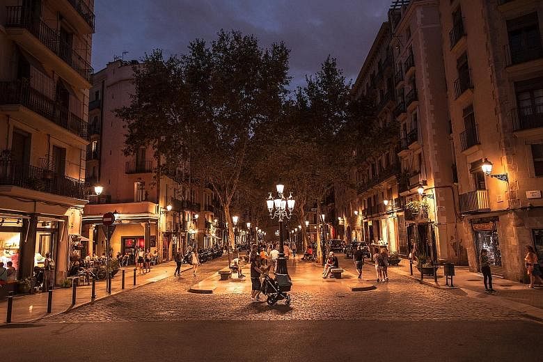 A section of Manhattan on Aug 13, a day when recreational use of a 60-square-block area was encouraged. Like Barcelona, New York is looking for ways to improve the non-motorist experience. The El Born neighbourhood in the centre of Barcelona. Before 