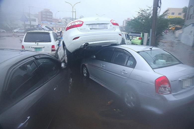 Cars were damaged as Typhoon Chaba battered Jeju island yesterday. The island and the south-western cities of Busan and Ulsan were the most severely hit by the typhoon.
