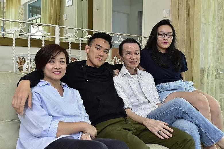 Manfred with his mother Connie Looi, his father Peter Lim and his sister Nadia. His parents ferry him to performances, are the first to like his updates on social media and even watch his shows on live-streaming mobile apps. NICA ID: 40130865, 401308