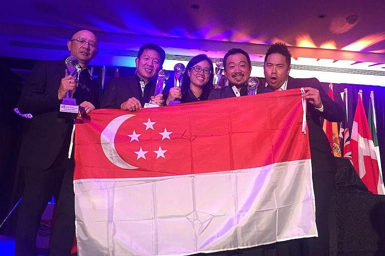 (From left) Lee Kian, Colin Tan, Clara Ang, Melvin Choo and Erwyn Lam flying Singapore's flag in Durban. They won the World Amateur Golfers Championship team event in South Africa by 27 strokes.