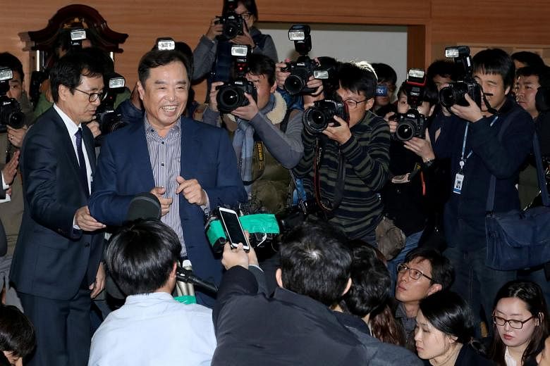 Prof Kim Byong Joon meeting the press in Seoul yesterday. The university professor is said to be a non-partisan academic critical of both the ruling and opposition parties 