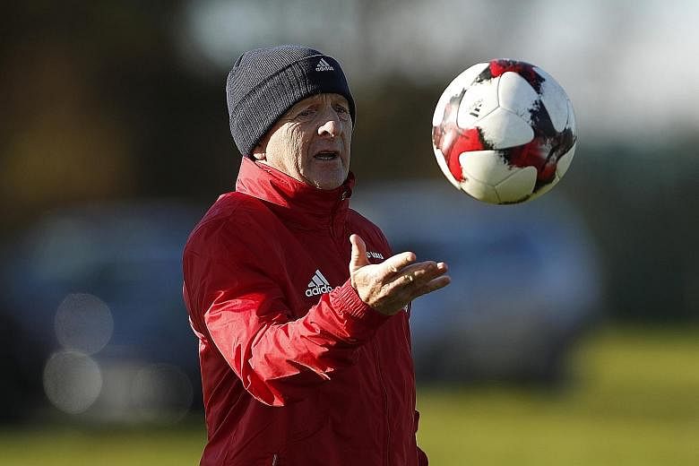 Scotland manager Gordon Strachan is attempting to mastermind a shock win over neighbours England in a World Cup qualifier on Friday.