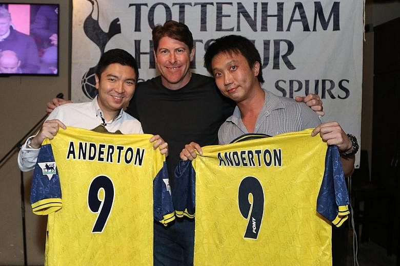 Former Tottenham Hotspur star Darren Anderton with Singapore Spurs Supporters' Club members Fabius Chen (left) and Ash Tan at The Wallich grill and bar yesterday. The Englishman is in town for the Battle of Europe 2016 friendly match between England 