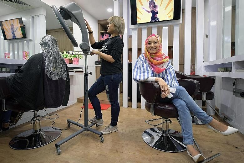 Ms Nura at her women-only hair salon, Pearlista, in Clementi. The lack of such salons for Muslim women who wear headscarves prompted her to open her own in 2014.